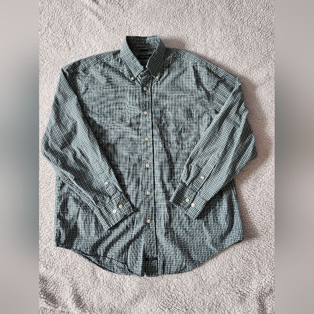 Nautica mens button down size L